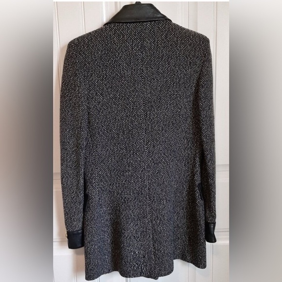 St. John Collection Black and Gray Marbled Wool Blend Knit & Leather Trim Blazer - Picture 6 of 10